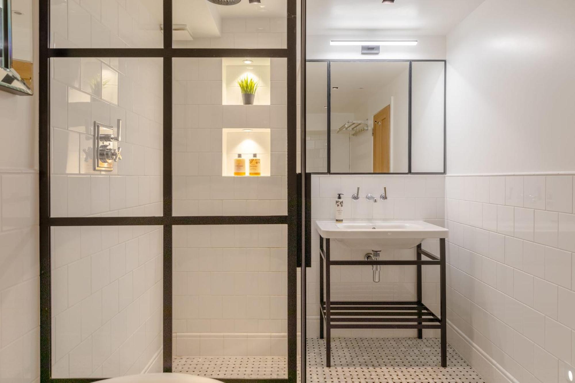 Sleek & Stylish 2bd Flat - Warren Street Londres